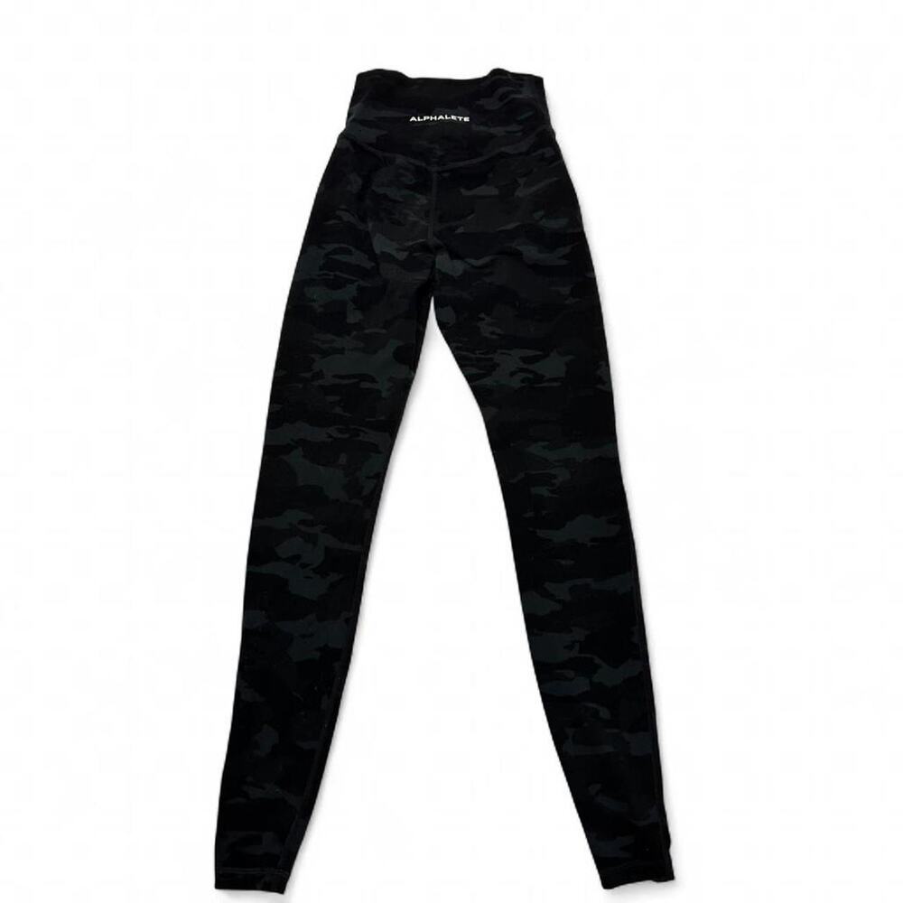 Alphalete Women’s Black Camo Low Rise V Cut Flattering Fitted Leggings Size XXS